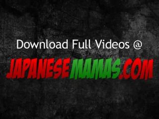 Saya tachibana βρόμικο βίντεο στο ο παραλία με ένα younge - περισσότερο στο japanesemamas com