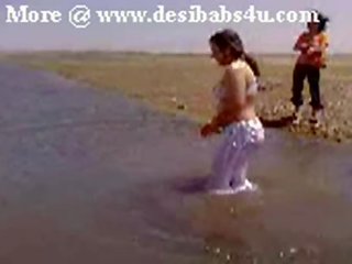 Pakistanais sindhi karachi tante nu rivière bain